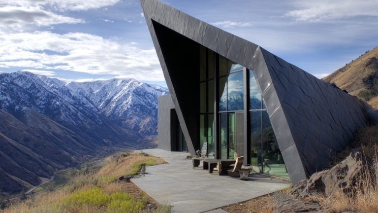 16 Stunning Modern Residences with Mountain Backdrops